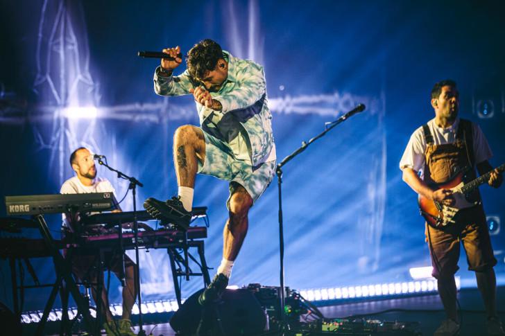 Jérémy Frérot « transporte » la scène de « Basique, le concert »